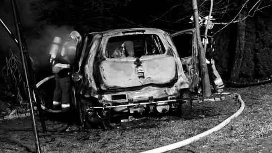 Małżeństwo spłonęło w samochodzie w powiecie mieleckim. Sprawę wyjaśnia policja Małżeństwo spłonęło w samochodzie w powiecie mieleckim. Sprawę wyjaśnia policja