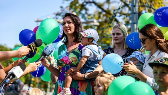 Mama też człowiek – Małopolska tworzy przestrzenie przyjazne rodzicom Mama też człowiek – Małopolska tworzy przestrzenie przyjazne rodzicom