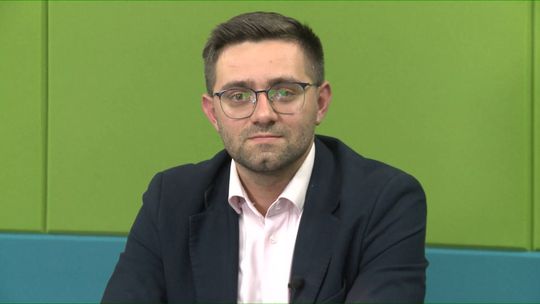 Mateusz Janiczek o inwestycjach powiatu w bezpieczeństwo i rozbudowie szkoły w Tuchowie