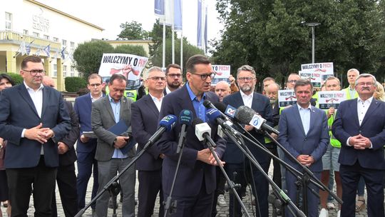 Mateusz Morawiecki przed Grupą Azoty w Tarnowie obwiniał rządzących o problemy finansowe chemicznej spółki