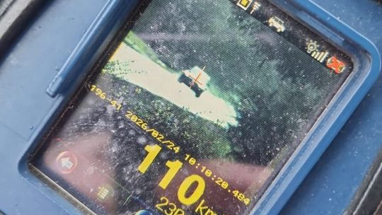 Mędrzechów. 110 km/h w terenie zabudowanym. Kierowca audi stracił prawo jazdy