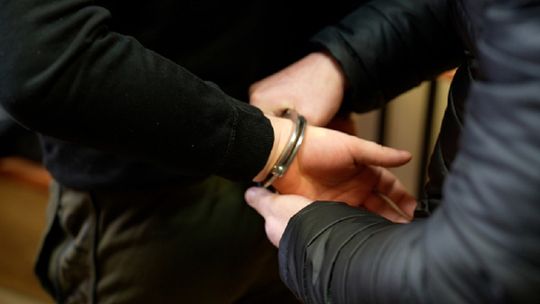Mężczyzna poszukiwany przez policje miał przy sobie narkotyki