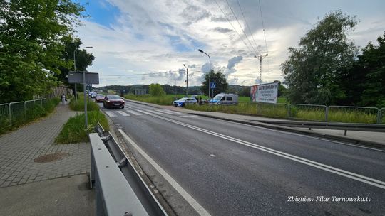 Mężczyzna został potrącony przez samochód w Brzesku, trafił do szpitala