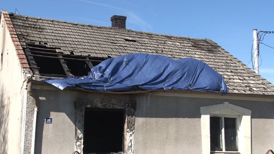 Mieszkaniec Zbylitowskiej Góry stracił w pożarze przyjaciela i został bez dachu nad głową. Sąsiedzi apelują o pomoc