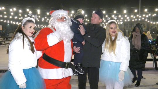 Mikołaj odwiedził Lisią Górę. 6 grudnia otwarto też lodowisko!