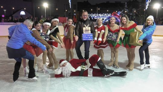 Mikołajkowe otwarcie lodowiska w Brzesku 2025