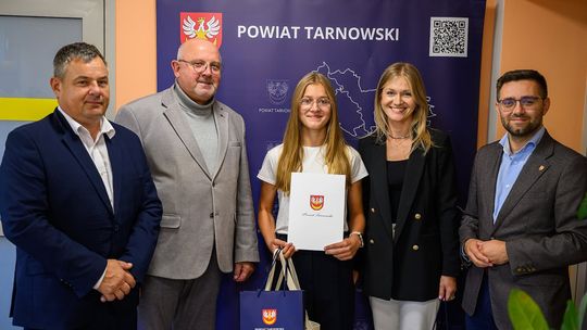 Młoda piłkarka z gminy Tuchów uhonorowana za sportowe sukcesy