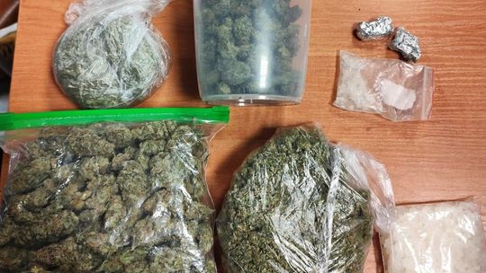 Młody mieszkaniec Nowego Sącza zatrzymany przez policję za posiadanie narkotyków