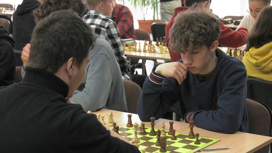 Młodzi szachiści rywalizowali w Łęgu Tarnowskim. "Jeżeli dziecko dobrze umie grać w szachy, to na pewno rodzice nie muszą się martwić o jego przyszłość"