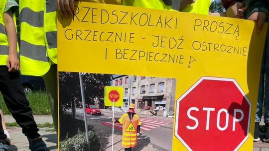 Młodzi tarnowianie wraz z policją apelują do kierowców o bezpieczeństwo na drodze