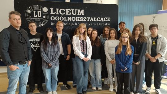 Młodzież z Brzeska spotkała się z reżyserem Szymonem Jakubowskim.