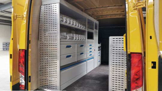 Mobilny warsztat w busie – jak zwiększyć produktywność firmy dzięki profesjonalnym regałom do auta dostawczego? Mobilny warsztat w busie – jak zwiększyć produktywność firmy dzięki profesjonalnym regałom do auta dostawczego?