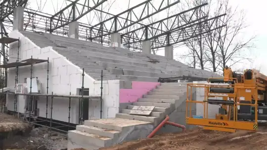 Modernizacja GKS Drwinia - stadion z nowym budynkiem i trybuną ma być wkrótce gotowy Modernizacja GKS Drwinia - stadion z nowym budynkiem i trybuną ma być wkrótce gotowy