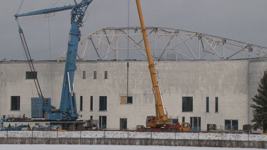 Montują konstrukcję dachu na "Jaskółce". Mimo to, nie wiadomo kiedy zakończy się przebudowa