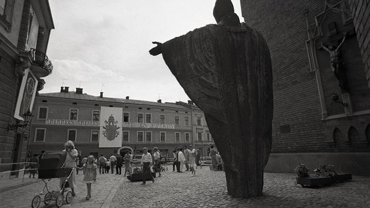 "Napatrzenie" fotograficzne wspomnienie przyjazdu Jana Pawła II do Tarnowa