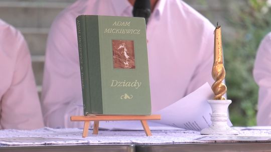 Narodowe Czytanie w Tarnowie. „Dziady” wybrzmiały w Parku Sensorycznym