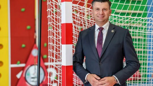 Nawet 7200 zł dla uczniów z Małopolski! Zostały tylko trzy dni na złożenie wniosków. Marszałek Łukasz Smółka apeluje do rodziców i młodzieży