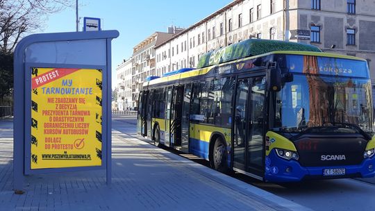 "Nie" dla drastycznego ograniczenia liczby kursów autobusowych. Mieszkańcy Tarnowa podpisują się pod protestem