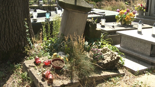 „Nie powinna tu być melina”, czyli brak spokoju na cmentarzu parafialnym w Brzesku