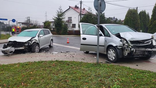 Niebezpieczny poranek na drogach Tarnowa. Doszło do dwóch poważnych zdarzeń