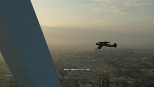 Niesamowite lądowanie na dachu wieżowca w Dubaju
