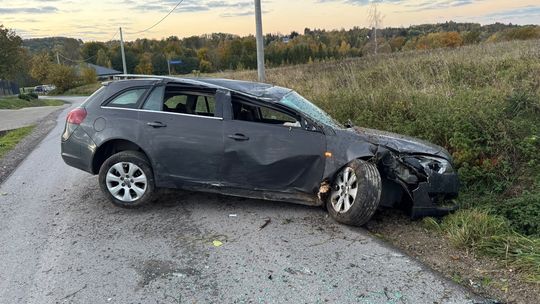 Nietrzeźwy kierowca uciekał przed policjantami. Zakończył jazdę w rowie