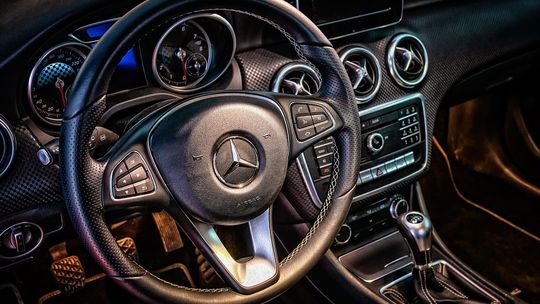 Niezawodne auto do firmy – jakie wybrać i jak sfinansować?