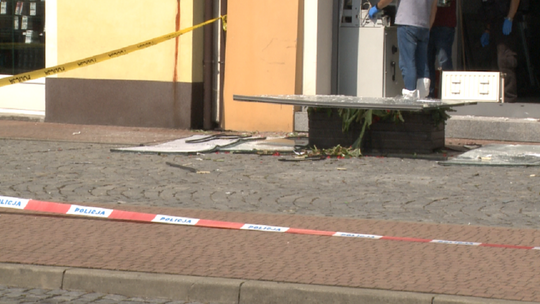 Nieznani sprawcy wysadzili bankomat w centrum Żabna