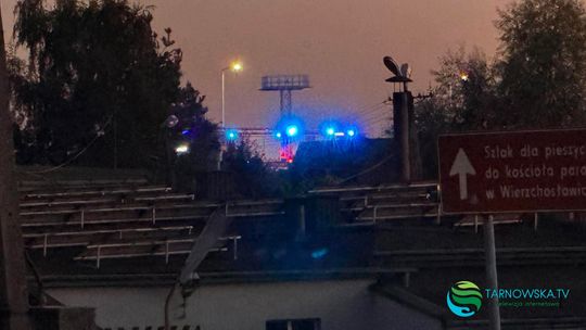 Nocna akcja służb w Ostrowie. Mężczyzna miał znajdować się za barierką mostu
