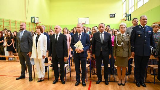 Nowy rok szkolny w szkołach ponadpodstawowych w powiecie dąbrowskim Nowy rok szkolny w szkołach ponadpodstawowych w powiecie dąbrowskim