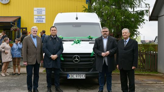 Nowy samochód dla Warsztatu Terapii Zajęciowej w Proszówkach