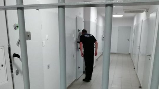 Nożownik zaatakował w Tarnowie, ranił kobietę wracającą z koscioła Nożownik zaatakował w Tarnowie, ranił kobietę wracającą z koscioła