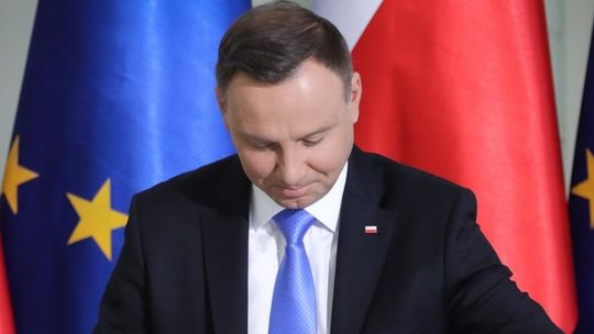  Od północy obowiązuje stan wyjątkowy. Co to właściwie oznacza?