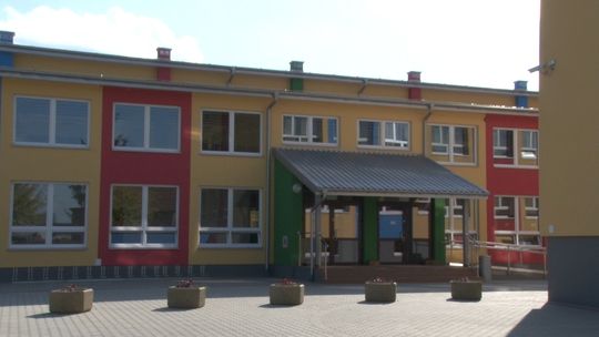 Oficjalnie otwarto salę sportową przy Szkole Podstawowej w Oleśnie