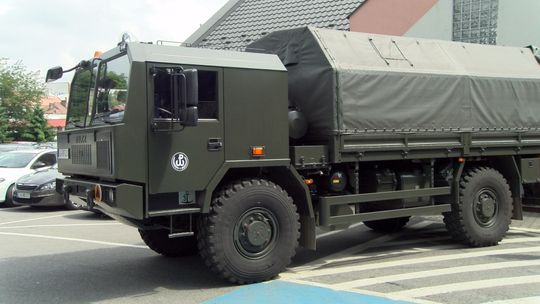 Ogromny transport środków ochronnych dotarł do Starostwa Powiatowego w Tarnowie