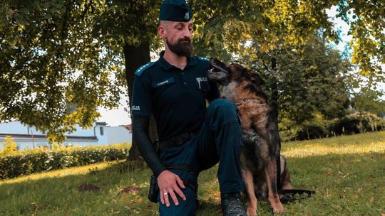 Owczarek niemiecki Juhas przechodzi na emeryturę. W Komendzie Miejskiej Policji w Tarnowie służył 7 lat