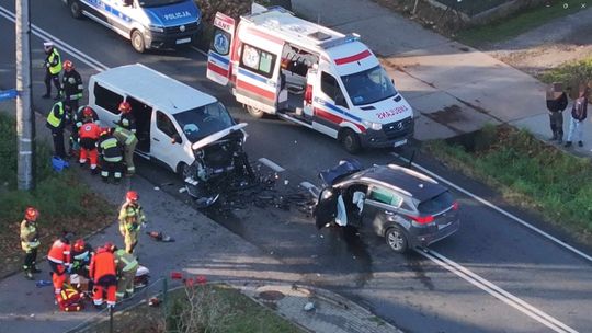 Pięć osób poszkodowanych w wypadku na Nowodąbrowskiej w Tarnowie. Kierujący kia był pijany