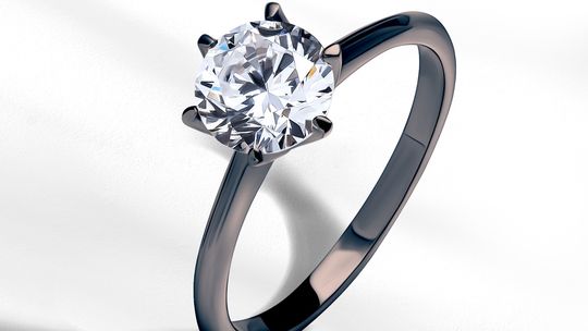 Pierścionek zaręczynowy – czarne złoto w romantycznej odsłonie. Jak prezentują się takie ekstrawaganckie propozycje?