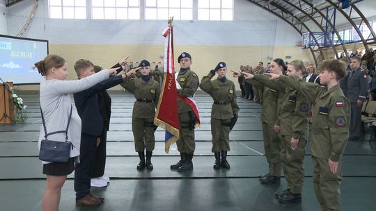 Pierwsze klasy ZSLiT w Wojniczu ślubowały w Dniu Patrona Szkoły Pierwsze klasy ZSLiT w Wojniczu ślubowały w Dniu Patrona Szkoły