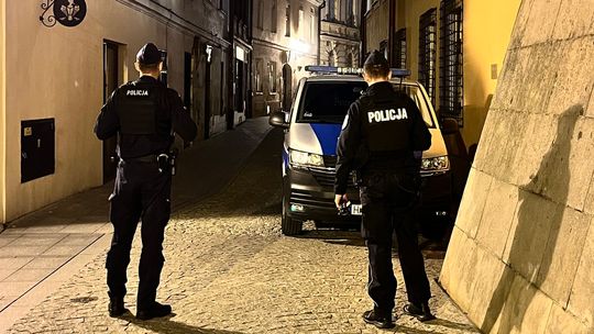 Piesze patrole policji ruszyły w miasto Piesze patrole policji ruszyły w miasto