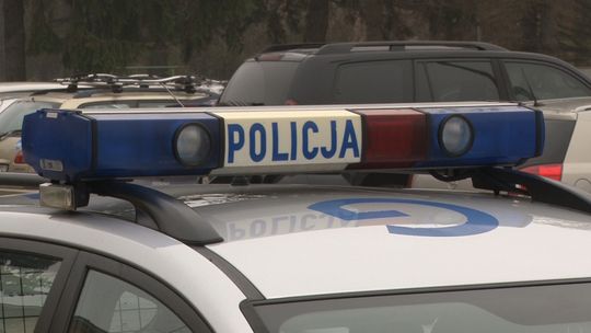 Pijana uciekała samochodem i próbowała przekupić policjantów