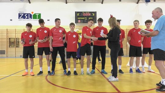 Piłkarski mecz charytatywny w Wojniczu: integracja, emocje i pomoc dzieciom Piłkarski mecz charytatywny w Wojniczu: integracja, emocje i pomoc dzieciom