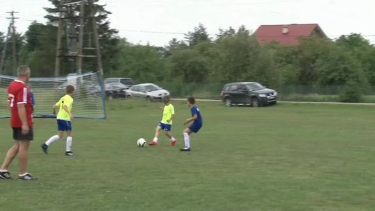 Piłkarskie emocje najmłodszych na 20-leciu klubu sportowego LKS Victoria Słomka Gawłów