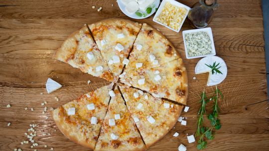 Pizza z dostawą w nocy