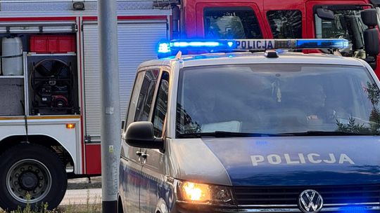 Plama oleju na drodze w kierunku Tarnowca. Podczas działań przewrócił się rowerzysta