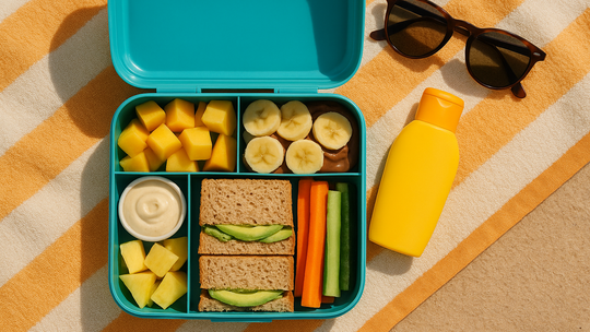 Plaża, słońce i superfoods: 7 pomysłów na lunchboxy z pastą orzechową