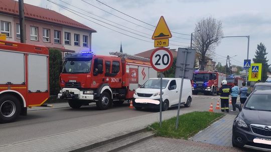 Podejrzana przesyłka sparaliżowała urząd w Ciężkowicach. Ewakuacja i akcja grupy chemicznej Podejrzana przesyłka sparaliżowała urząd w Ciężkowicach. Ewakuacja i akcja grupy chemicznej