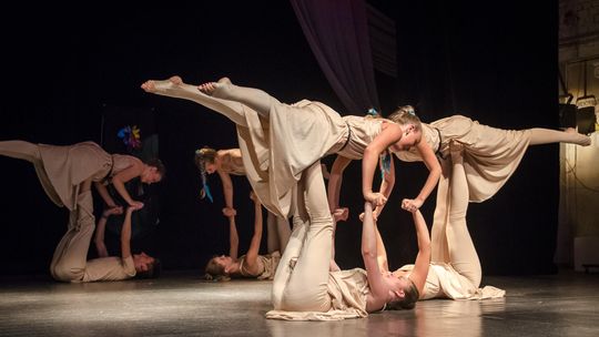 Pokazy taneczne: Jak wzbogacić każde wydarzenie magią ruchu?