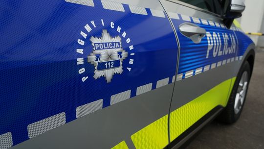 Policjanci proszowickiej drogówki i bocheńscy dzielnicowi pilotowali do szpitala samochód z rodzącą kobietą