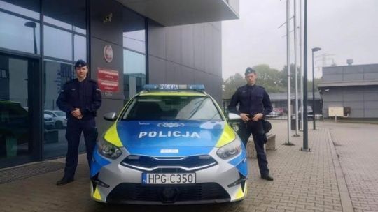 Policjanci uratowali dwóch mężczyzn z płonącego domu pod Krakowem